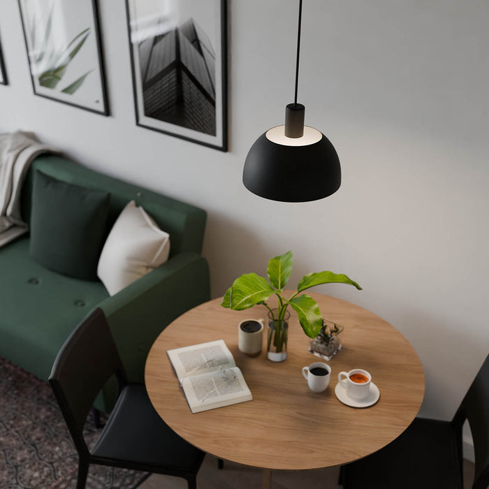 Riippuvalaisin Nour musta